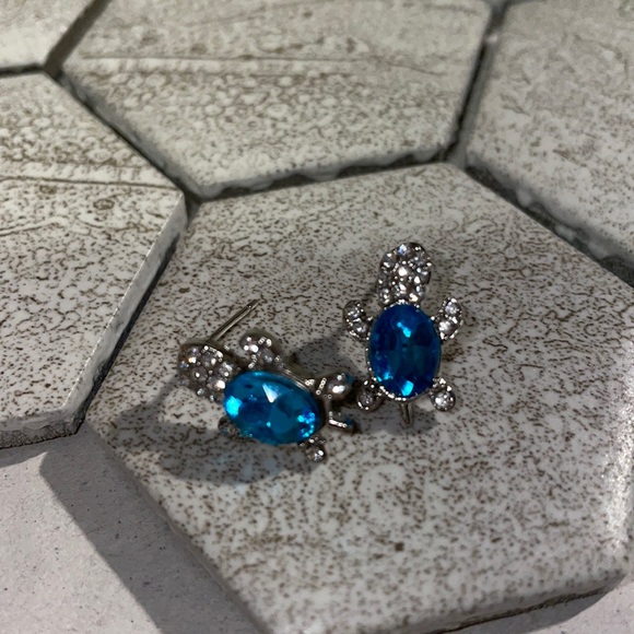 Blue Sparkling Turtle Earrings - Picture 1 of 2